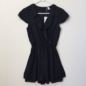 H&M Devided - Crepe V-Neck Short Jumpsuit